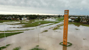 Aumentan a 12 los muertos por temporal en ciudad portuaria argentina