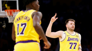 Doncic pone a soñar a los Lakers en su debut en Los Ángeles