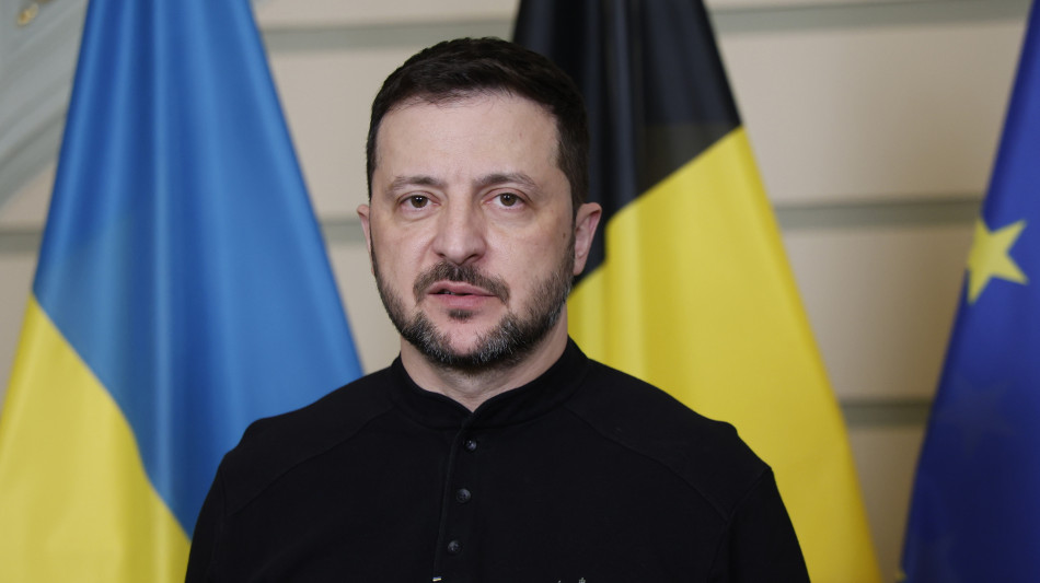 Zelensky al Consiglio Ue, 'sentiamo di non essere soli'