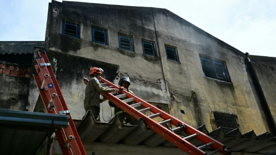 Incendio en fábrica de disfraces deja 21 heridos en recta final para Carnaval de Rio