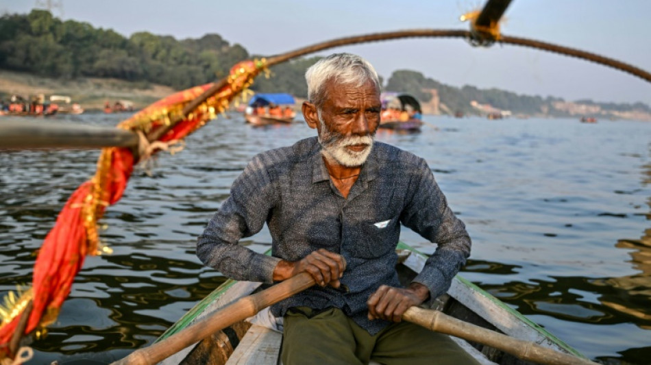 Os tradicionais barqueiros do festival hindu Kumbh Mela