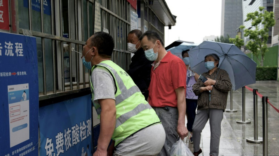 Chine: il floue les règles anti-Covid, des milliers d'habitants confinés