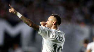 Calcio: Neymar risorge con il Santos, gol da calcio d'angolo