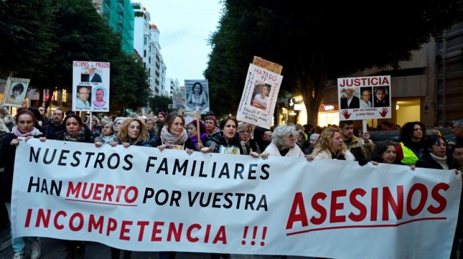 Miles de personas se manifiestan contra el líder de Valencia por su gestión de las inundaciones