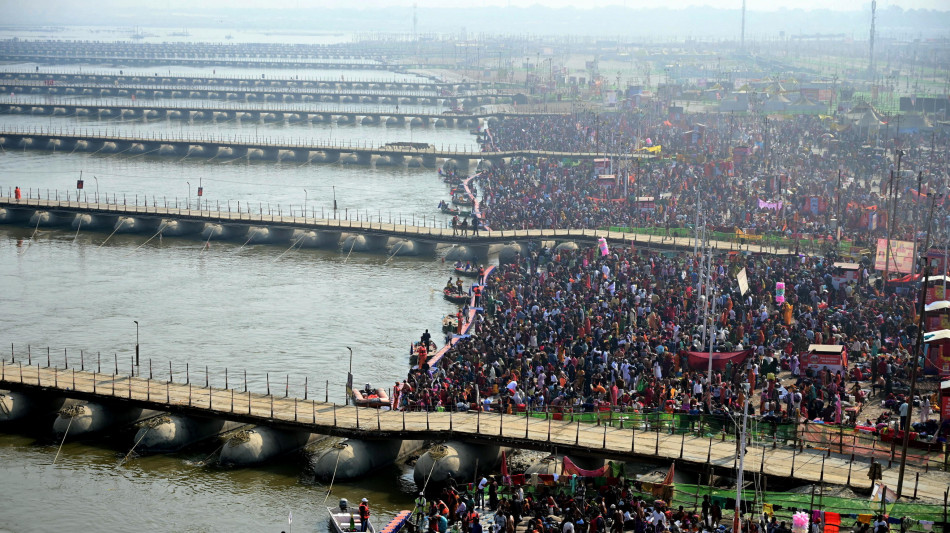 India, mega ingorgo al Kumbh Mela, code di 30 chilometri