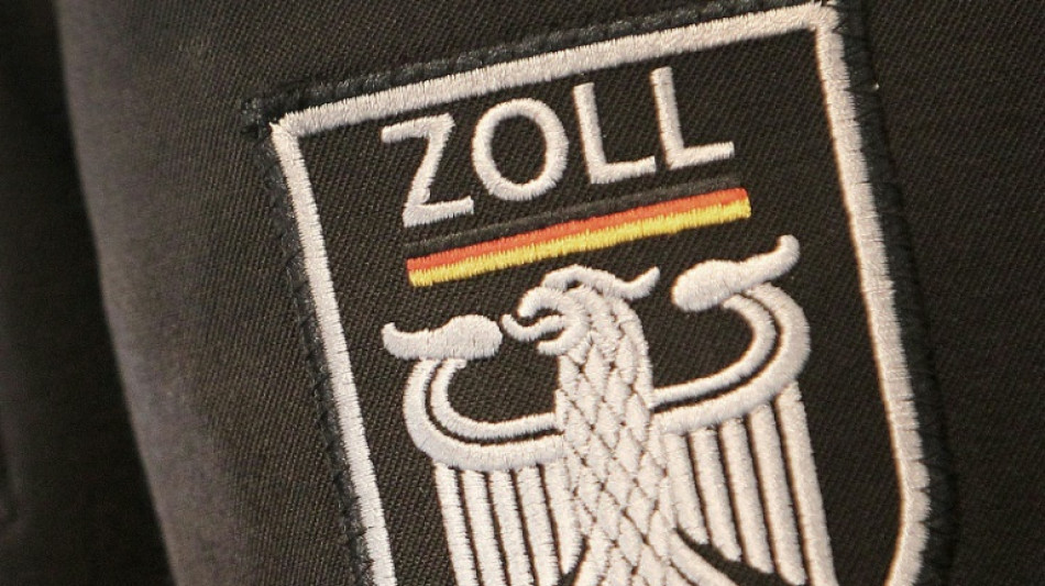 Zoll entdeckt 1,5 Milliarden unversteuerte Zigaretten - zehn Festnahmen bei Razzia