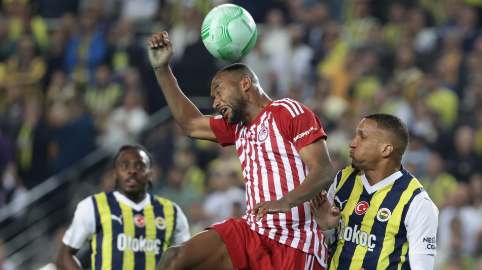 Conference: Olympiakos batte Fenerbahce, greci in semifinale