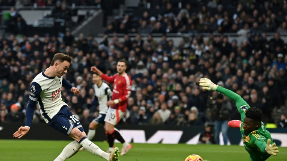 Tottenham beat Man Utd in battle of Premier League strugglers