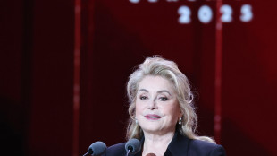 Catherine Deneuve dedica la cerimonia dei 'Cesar' all'Ucraina