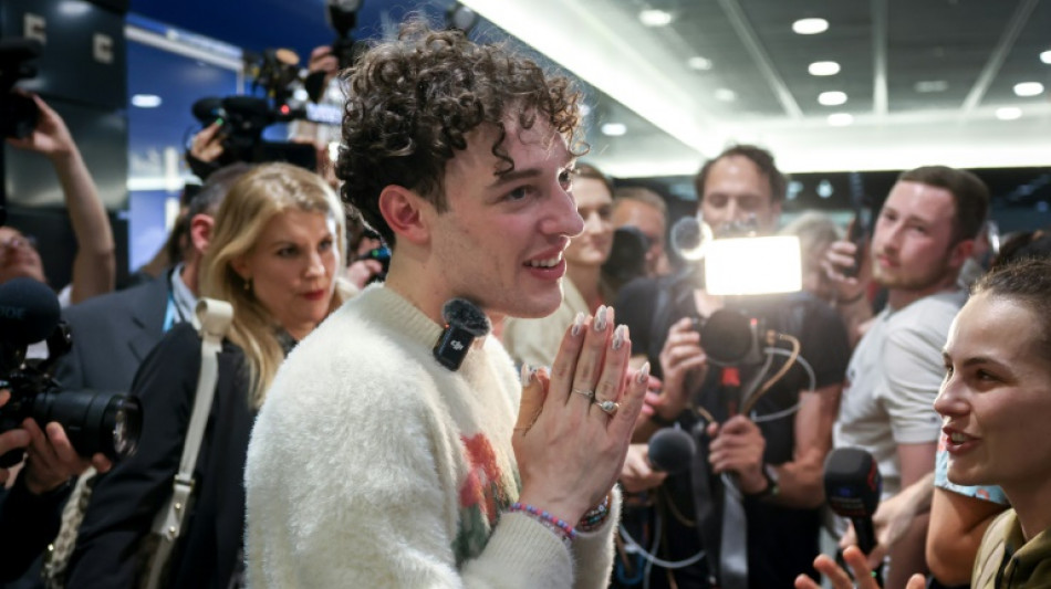 Le Suisse Nemo, vainqueur d'un Eurovision controversé, accueilli en héros dans son pays