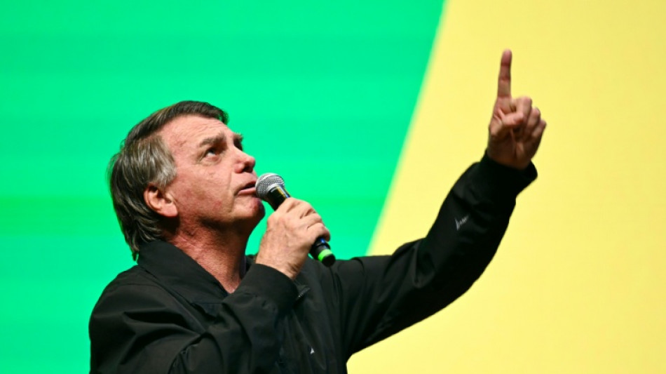 Bolsonaro aposta em Trump para garantir sobrevivência política