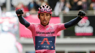 Egan Bernal celebra "volver a nacer" al salir del hospital tras accidente