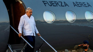 Mexicano AMLO dice que "no hay peligro" en espacio aéreo pese a inicidente en aeropuerto