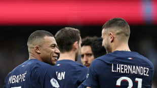 PSG vence Strasbourg (3-0) e é líder provisório da Ligue 1