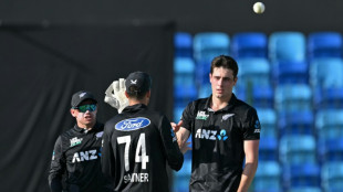 Clinical New Zealand thump Pakistan to win tri-nations final