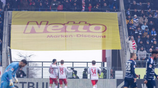 Selke verschießt und trifft: HSV rettet Punkt in Regensburg