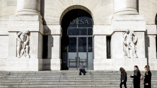 Borsa: Milano cresce con l'Europa e le banche, scivola Pirelli