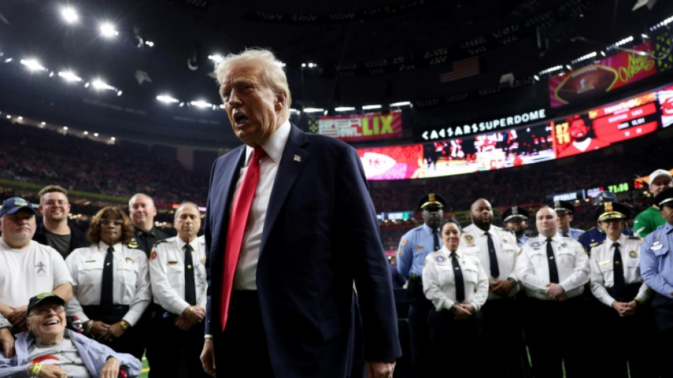 Trump realiza visita histórica ao Super Bowl