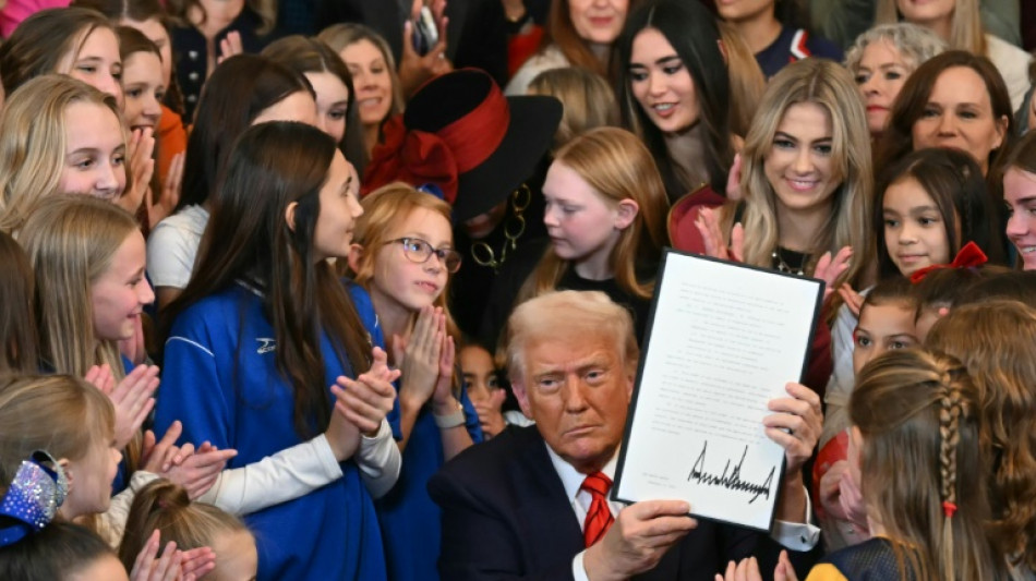 Trump signe un décret visant à empêcher les athlètes transgenres de participer aux sports féminins