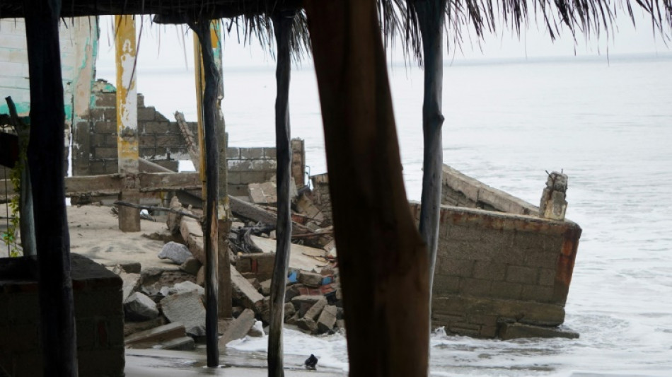 Furacão John, rebaixado a tempestade tropical, deixa dois mortos no México