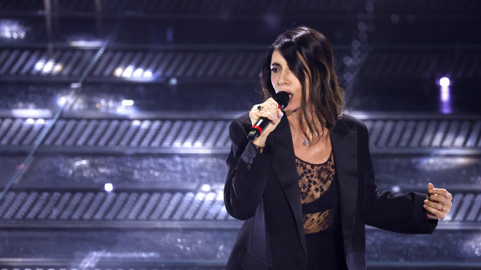 Sanremo, attesa per il duetto dell'anno nella serata delle cover