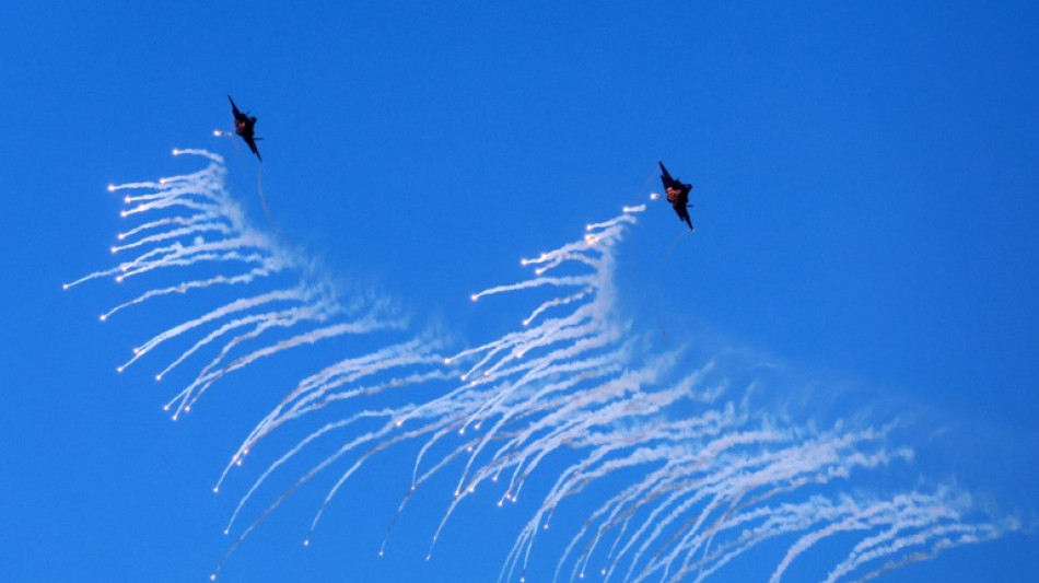 Avião militar sul-coreano lança bombas por engano e deixa vários civis feridos