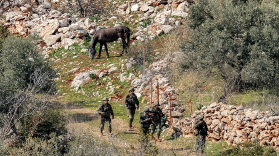 Israel mantém tropas em cinco posições do sul do Líbano e alerta contra violação da trégue pelo Hezbollah