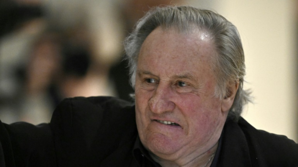 A son procès, Depardieu conteste "peloter" des femmes et s'en prend au mouvement MeToo