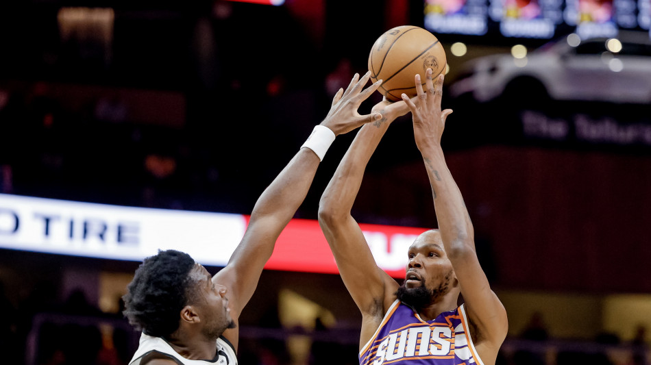 Basket: Nba; Durant da record, supera i 30mila punti ma Suns ko