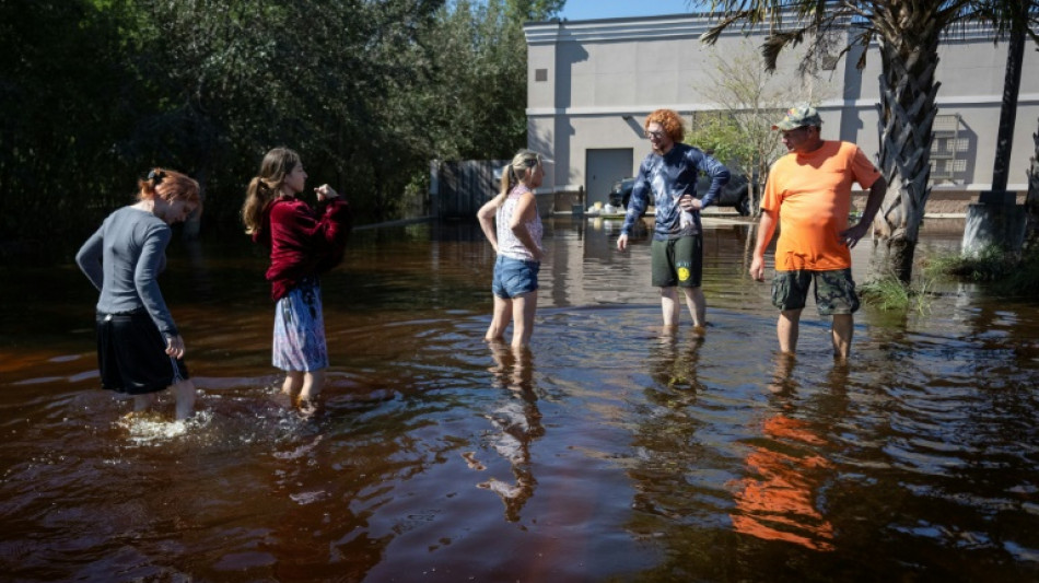 El huracán Ian golpea Carolina del Sur tras sembrar destrucción en Florida