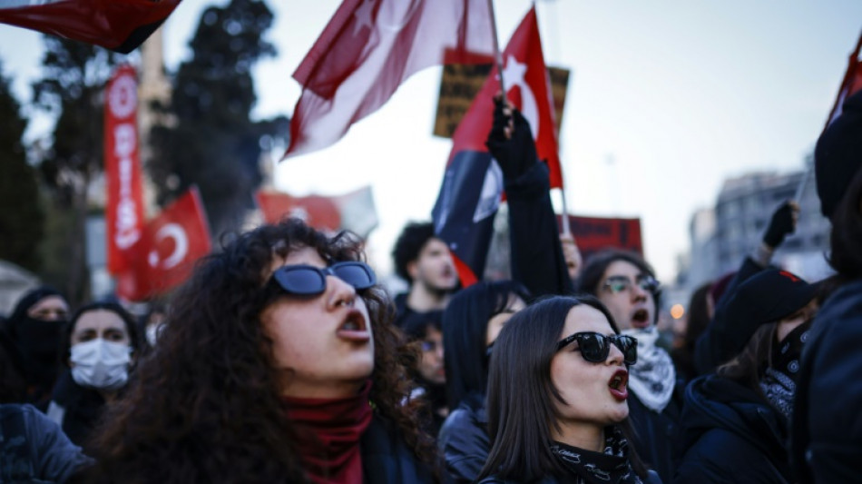 Vast crowds rally in Istanbul as mayor quizzed by prosecutors