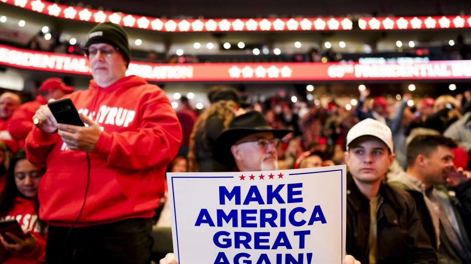 Ovazione per Trump, 'abbiamo vinto, riprendiamo il Paese'