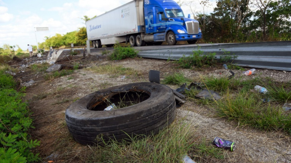 Acidente com ônibus de turismo deixou 38 mortos no México