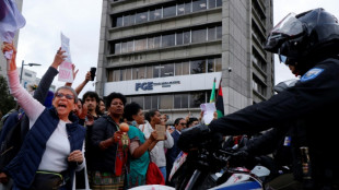 Manifestantes protestam por desaparecimento de jovens em ação militar no Equador