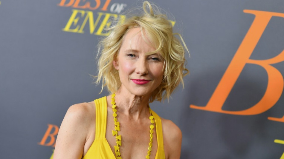 Retiran soporte vital a actriz Anne Heche tras accidente
