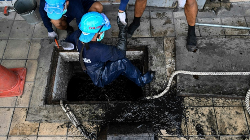 A Bangkok, des prisonniers employés pour nettoyer les égouts