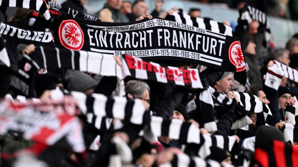 Frankfurt cruise past Kiel to tighten grip on third in Bundesliga