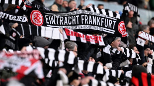 Frankfurt cruise past Kiel to tighten grip on third in Bundesliga