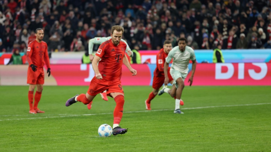 Kane faz 2 de pênalti e Bayern vence Werder Bremen na abertura da rodada do Alemão