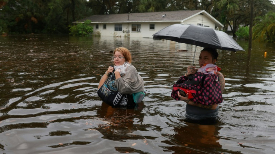 Etats-Unis : la tempête Idalia poursuit sa route dans le sud-est, la Floride panse ses plaies