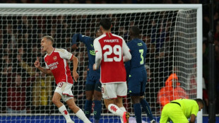 Arsenal goleia PSV (4-0) em sua volta à Champions League