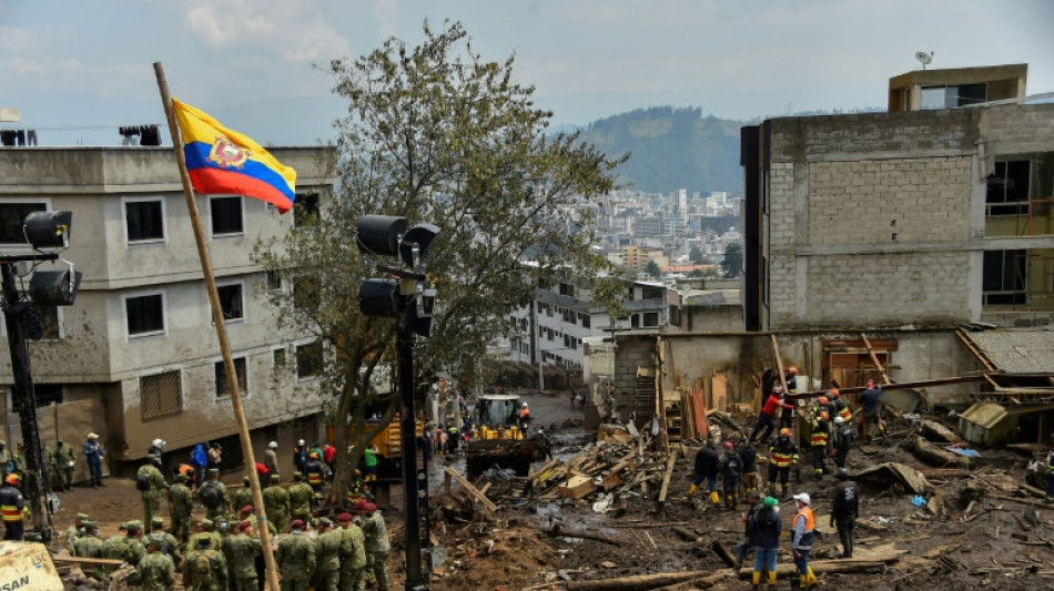 Equateur: les secouristes cherchent les victimes des inondations meurtrières à Quito