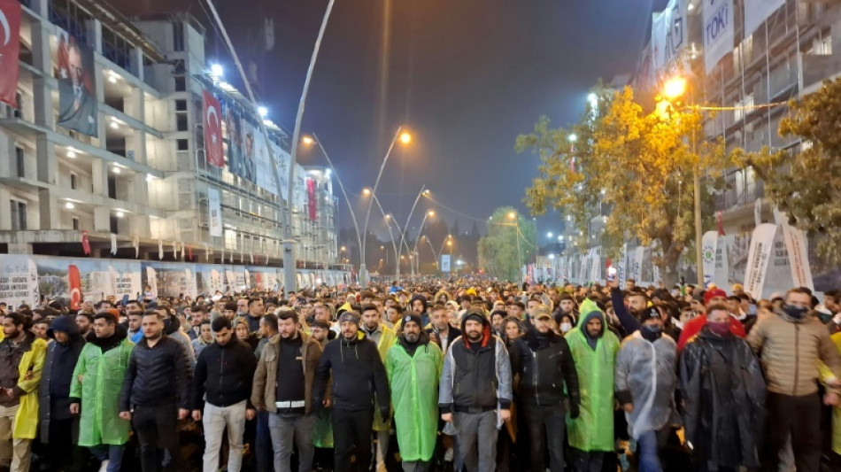 Menschen in der Türkei erinnern mit Trauer und Wut an "Jahrhundertbeben" vor zwei Jahren