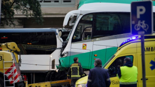 Treinta y cuatro heridos, 4 críticos, en un choque entre dos autobuses en Barcelona