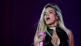 Karol G pede desculpas por sua nova música, '+57', acusada de sexualizar menores