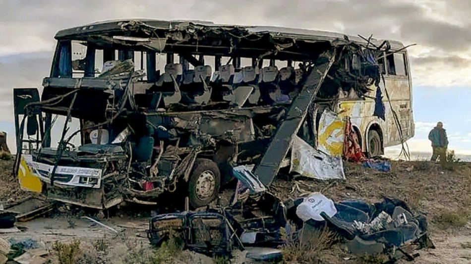 Choque de autobuses deja 37 muertos en Bolivia, entre ellos cuatro menores