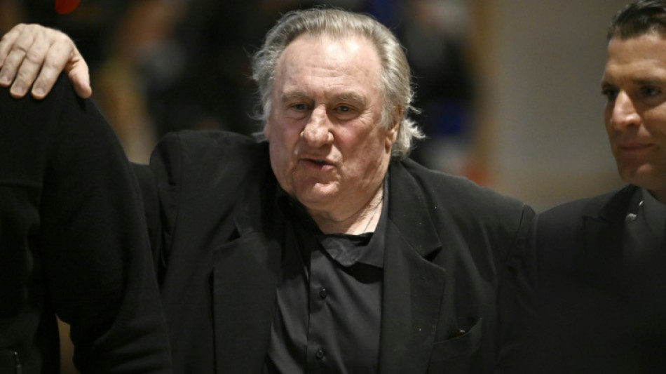 Gérard Depardieu conteste à son procès "s'amuser à peloter" des femmes