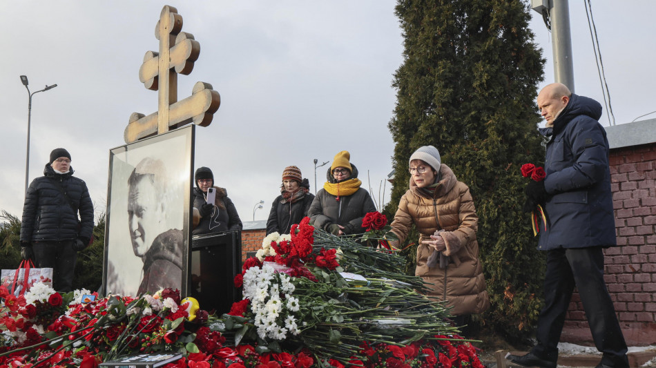 I sostenitori di Navalny sfidano Mosca a un anno dalla sua morte