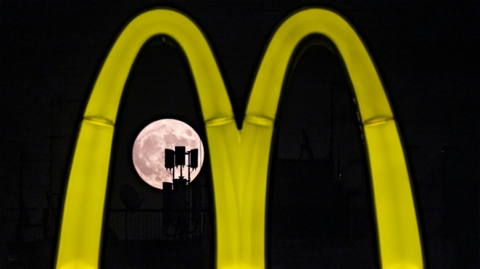 Ganancias de McDonald's en 4T, mermadas por intoxicaciones en EEUU