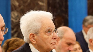 L'ovazione della Camera per Mattarella